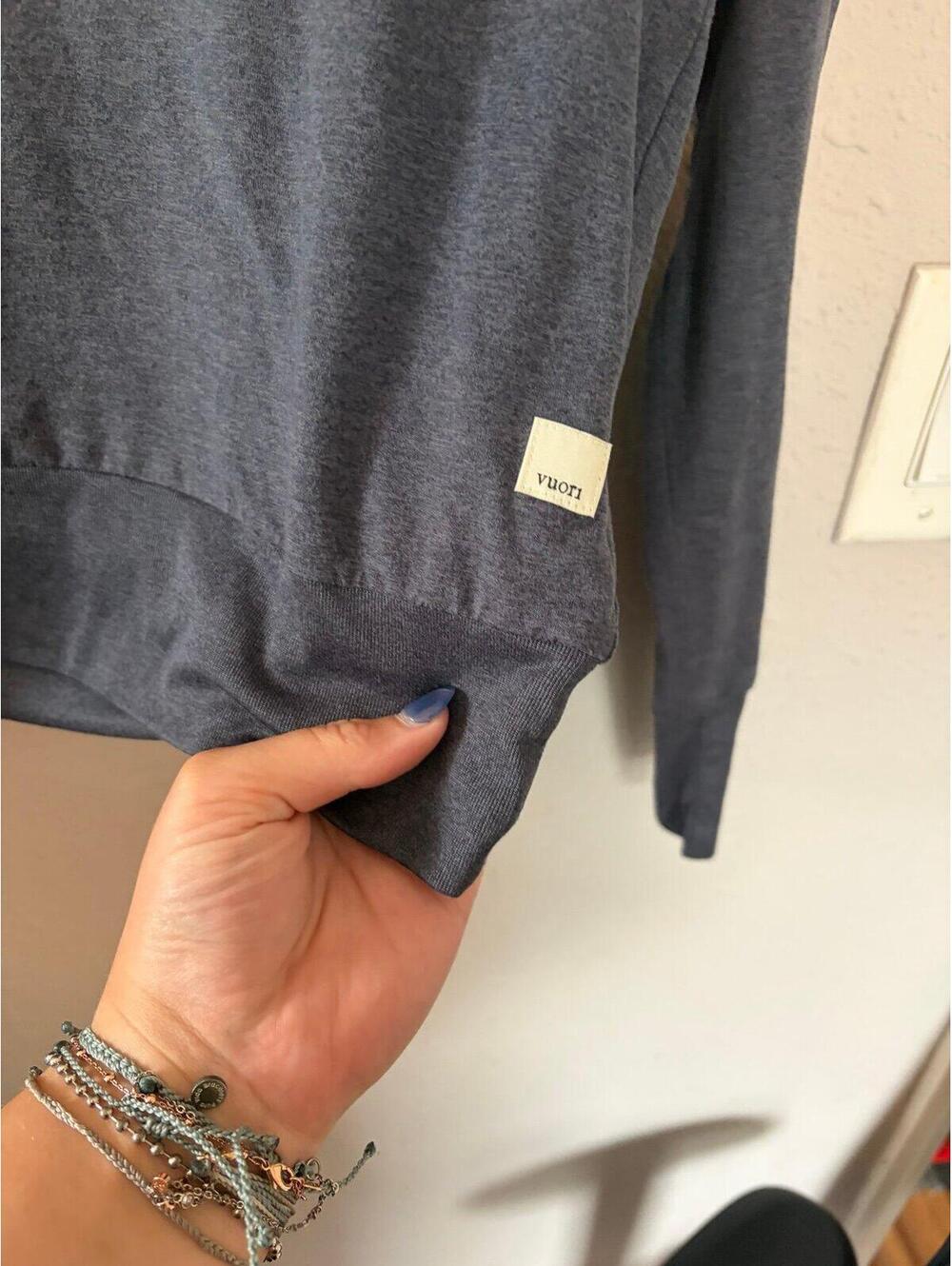 Vuori Daydream Crew Heather Navy size XS. More of a Lightweight Long Sleeve. Co - Picture 3 of 6